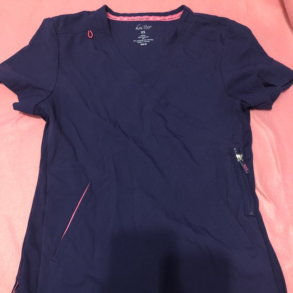 Koi women’s purple scrub top size XS